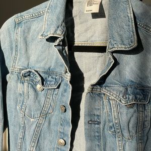 Doesn’t fit , great Jean Jacket from HM